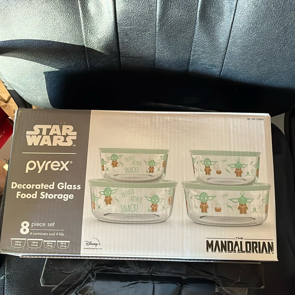 Pyrex Star Wars 8 piece set
